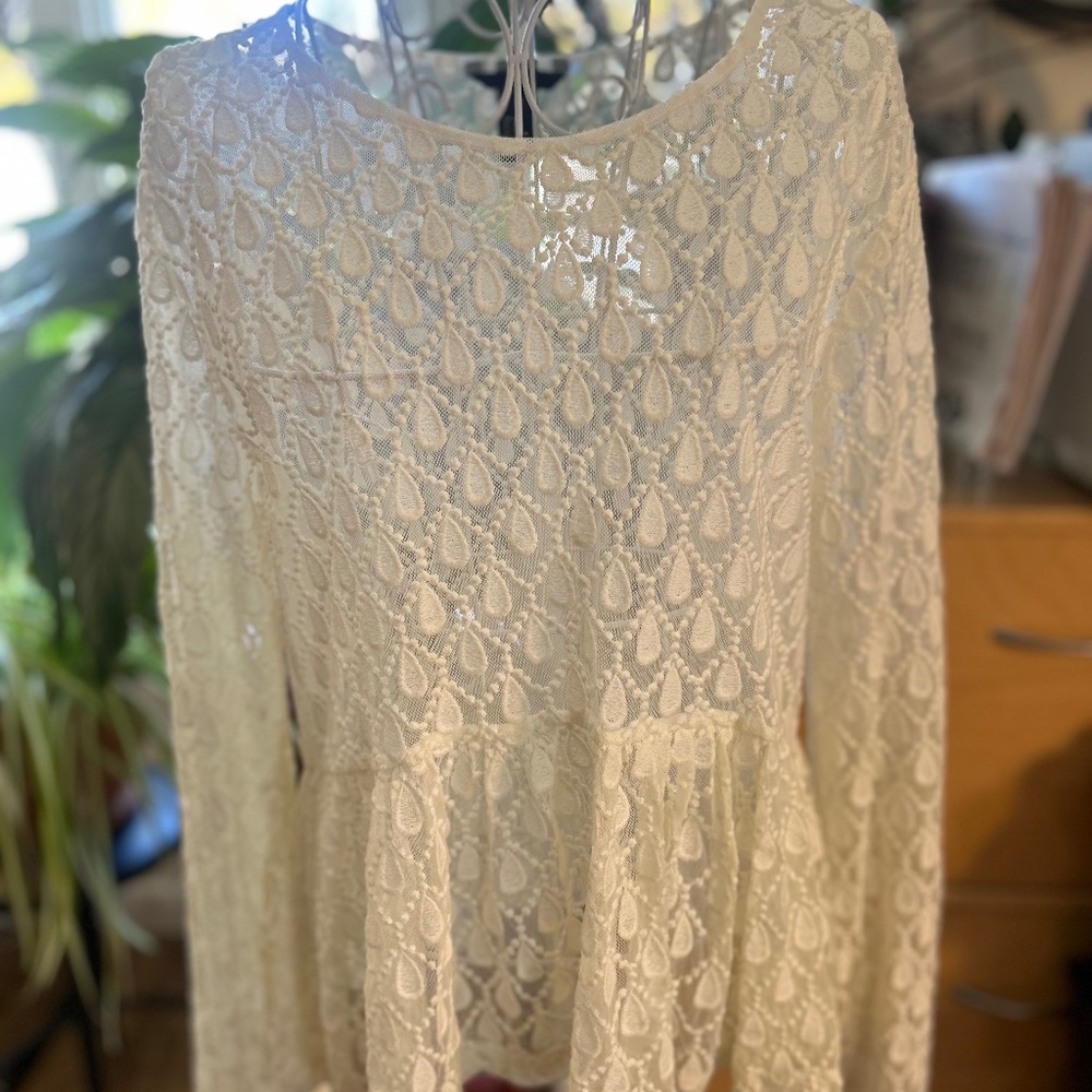 H&M white lace peplum top